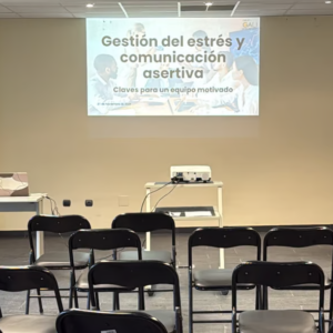 Charla sobre estrés y comunicación asertiva en AVIGASE