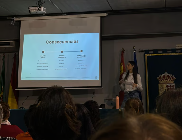 Ponencia sobre estrés laboral en Valverde del Majano